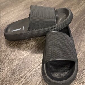Women’s New cloud cushionare Black Slide Sandals